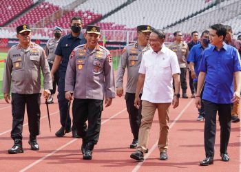 Pastikan Piala AFF 2022 Berjalan Lancar, Menpora dan Kapolri Tinjau Stadion GBK