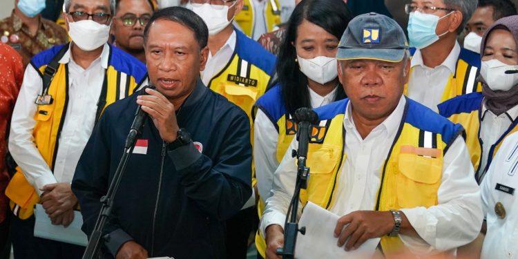 Gerak Cepat Lakukan Audit, Menpora dan Menteri PUPR Tinjau Stadion Kanjuruhan