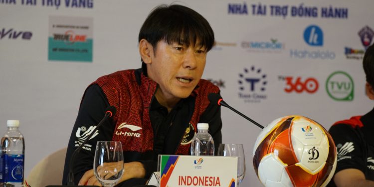 Shin Tae-yong Kena PHP Klub Sandy Walsh dan Elkan Baggott?