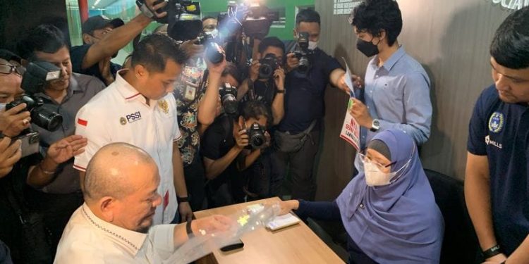 Ikhtiar Demi Sepakbola, La Nyalla Tak Gentar Hadapi Caketum PSSI Lain