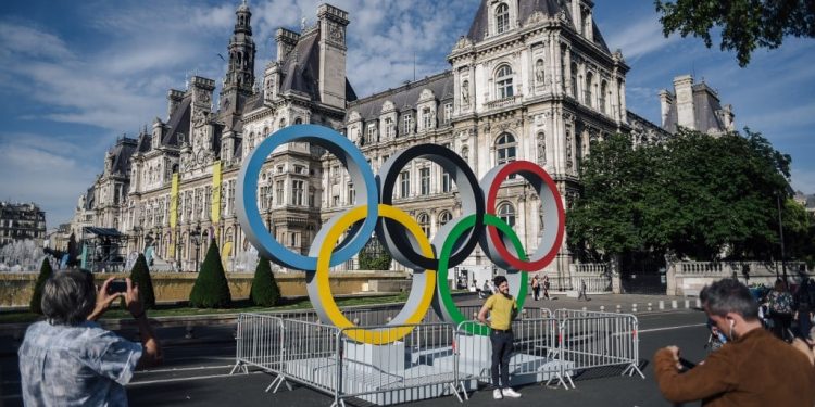 Cara Paris Hilton Promosikan Olimpiade 2024