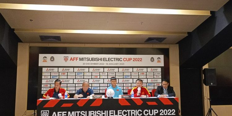 Keberadaan Sosok Asing Bikin Park Hang-seo Emosi