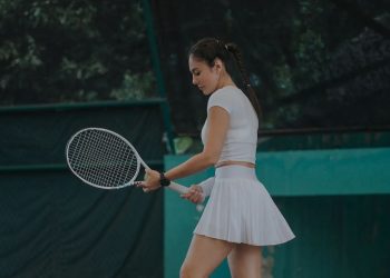 Tampilan Memesona Wulan Guritno Kala Bermain Tenis