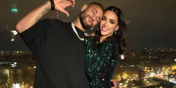 Mengenal Sosok Seksi Kekasih Neymar Junior