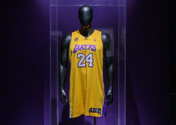 Jersey Kobe Bryant Segera Dilelang, Harga Mencapai Rp104 Miliar