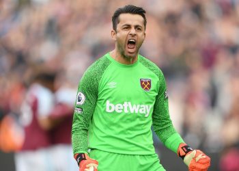 Lukasz Fabianski Tampil Gemilang, Chelsea Gagal Menang