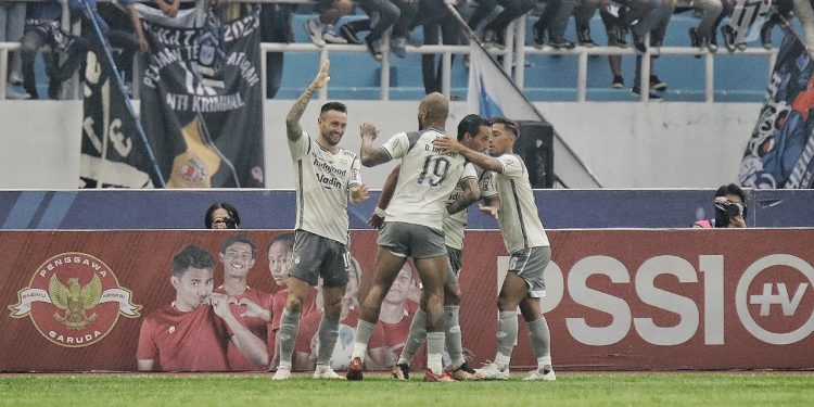 Kinerja Lini Pertahanan Persib Bandung Jadi Berkah