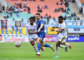 Rekor Unbeaten Persib Terhenti, PSM Makassar Naik ke Puncak Klasemen