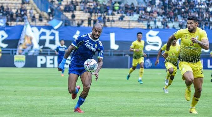 Teja Paku Alam Kartu Merah, Persib Dipermalukan Barito Putera