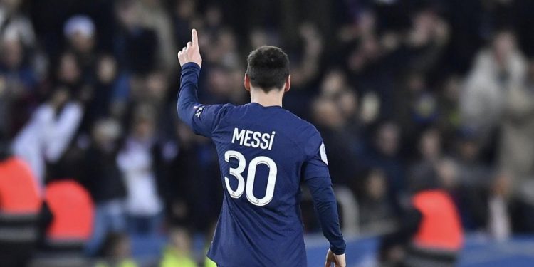 Emmanuel Petit Sarankan Lionel Messi Tinggalkan PSG