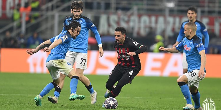Napoli Optimis, AC Milan Waspada Jelang Duel Liga Champions