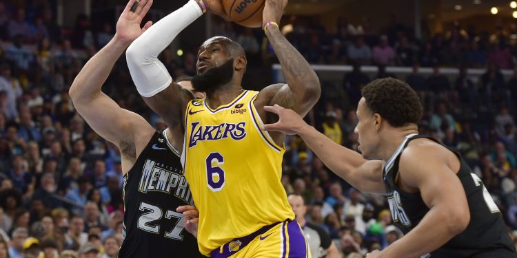Dramatis! Lakers Kalahkan Grizzlies Lewat Overtime di Playoff NBA