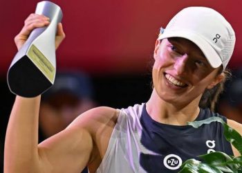 Kalahkan Aryna Sabalenka, Iga Swiatek Juara Stuttgart Open 2023