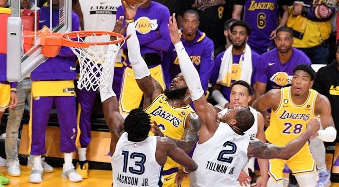 Lakers Hentikan Langkah Grizzlies di Playoff NBA