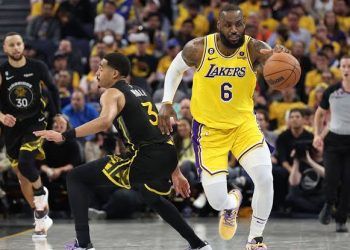 Duet Davis-James Antar Lakers Kalahkan Warriors