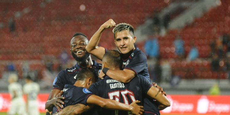 Duel Sengit Tercipta, Arema FC Tahan Imbang Persib