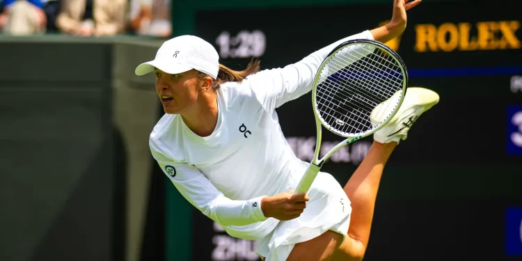 Iga Swiatek Pamerkan Aksi Memukau di Wimbledon