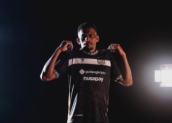 Ricky Kambuaya Resmi Berjubah Dewa United