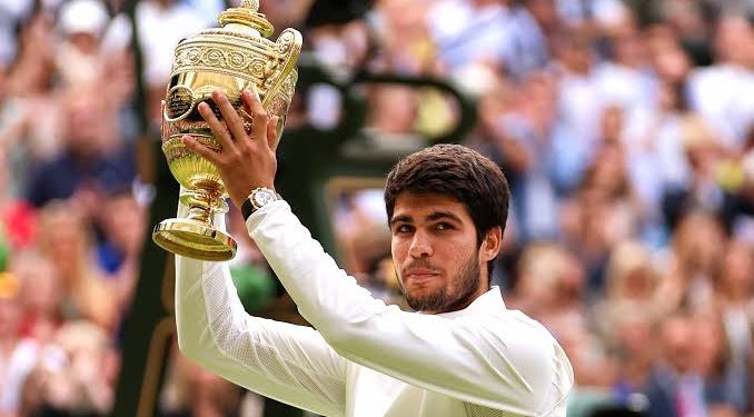 Tumbangkan Sang Raja, Carlos Alcaraz Juara Wimbledon 2023