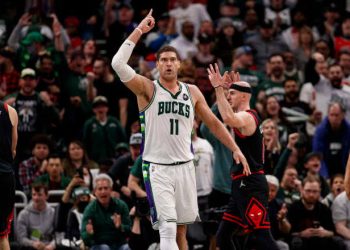 Los Angeles Lakers Tertarik Datangkan Brook Lopez