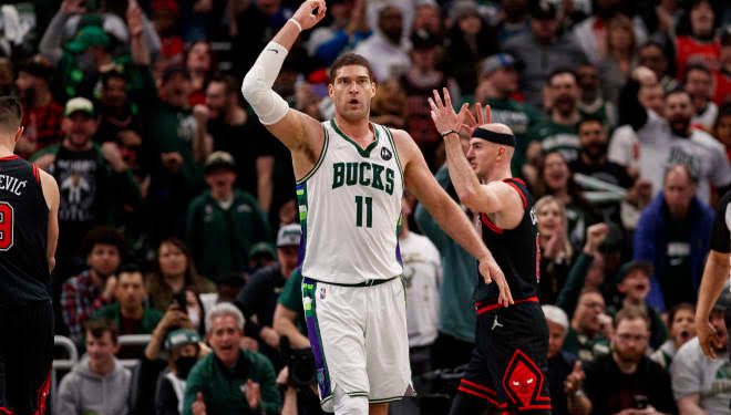 Los Angeles Lakers Tertarik Datangkan Brook Lopez