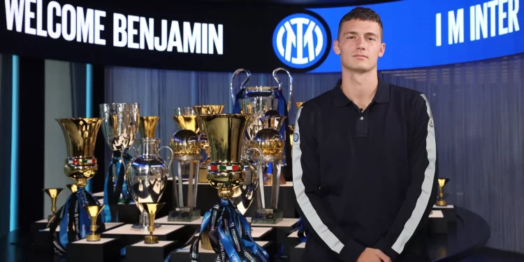 Benjamin Pavard Selangkah Lagi Berseragam Inter Milan