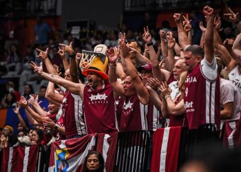 Suporter Latvia Membludak, Kaos Bertema Latvia Laris Manis