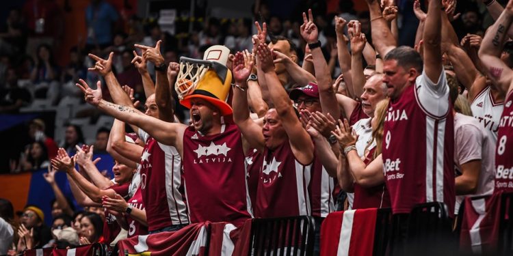 Suporter Latvia Membludak, Kaos Bertema Latvia Laris Manis