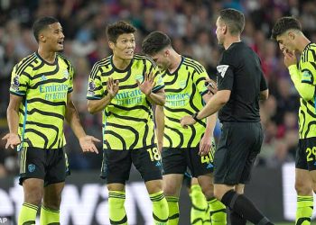Takehiro Tomiyasu Kartu Merah, Mikel Arteta Kritik Kepemimpinan Wasit