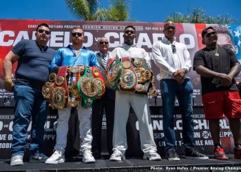 Liam Smith Jagokan Saul Canelo Alvarez Dibanding Jermell Charlo