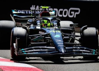 Lewis Hamilton Optimistis Mercedes Mampu Tingkatkan Performa