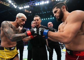Mimpi Charles Oliveira Habisi Islam Makhachev: Satu Ronde, Satu Pukulan