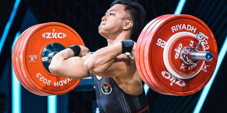 Rahmat Erwin Abdullah Pecahkan Rekor di Kejuaraan Dunia IWF 2023