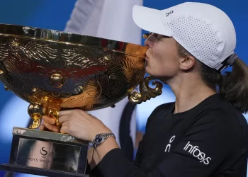 Raih Gelar ke-16, Kini Iga Swiatek Tatap WTA Finals