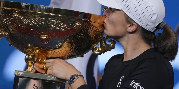 Raih Gelar ke-16, Kini Iga Swiatek Tatap WTA Finals