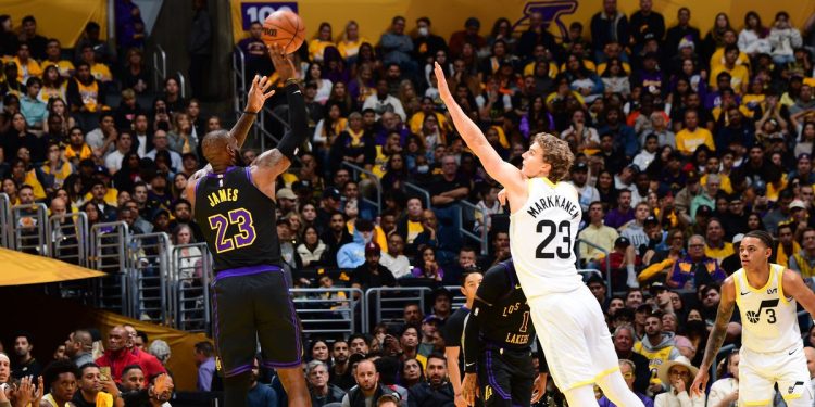 Hajar Utah Jazz, LeBron James Cetak Rekor 39.000 Poin