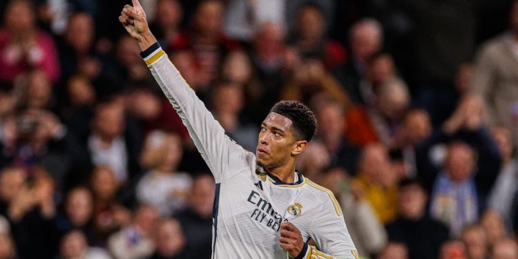 Jude Bellingham saat mengenakan jersi nomor 5 seperti Zinedine Zidane [X / @realmadrid]