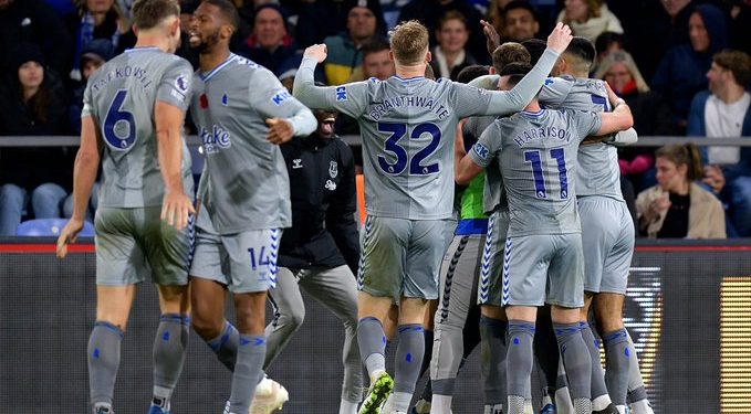 Para Pemain Everton Melakukan Selebrasi [Everton X @Everton]