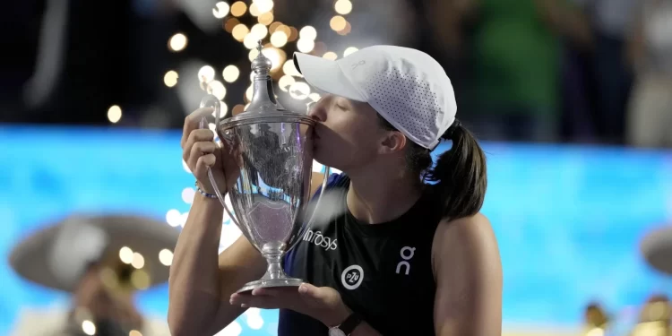 Rebut Gelar WTA Finals, Iga Swiatek Segel Peringkat Satu Dunia