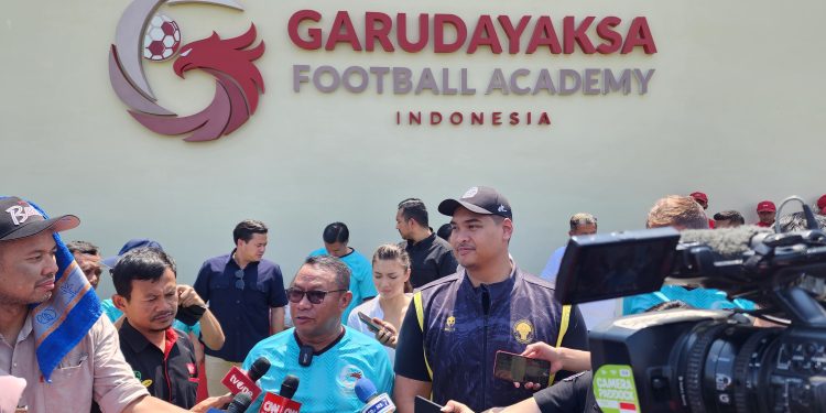 Menpora Dito Apresiasi Kontribusi Prabowo Subianto Terhadap Sepakbola Indonesia