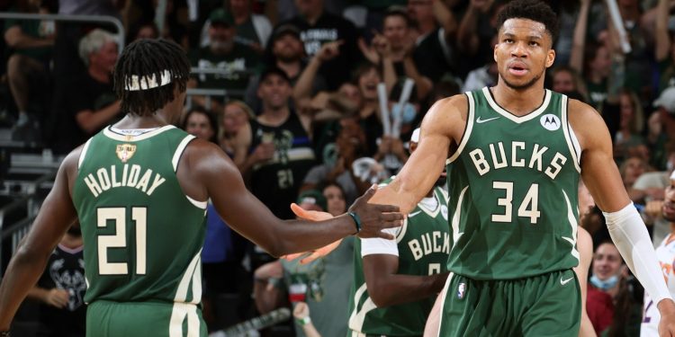 Giannis Antetokounmpo Ukir Rekor, Sekaligus Bawa Bucks Kalahkan Rockets