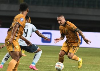Pemain Bhayangkara FC Radja Nainggolan [Fakhri Hermansyah/ANTARA FOTO]