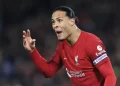 Virgil van Dijk saat Liverpool bersua Manchester United [TalkSport/Getty Images]