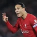 Virgil van Dijk saat Liverpool bersua Manchester United [TalkSport/Getty Images]