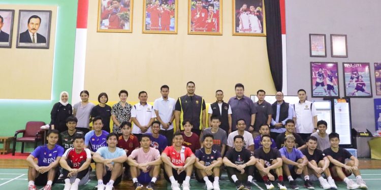 Menpora Dito dan CdM Kunjungi Pelatnas PBSI di Cipayung