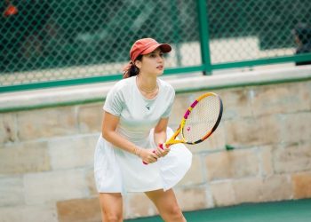 Potret Cantik Pevita Pearce Bermain Tenis Bareng Dian Sastrowardoyo