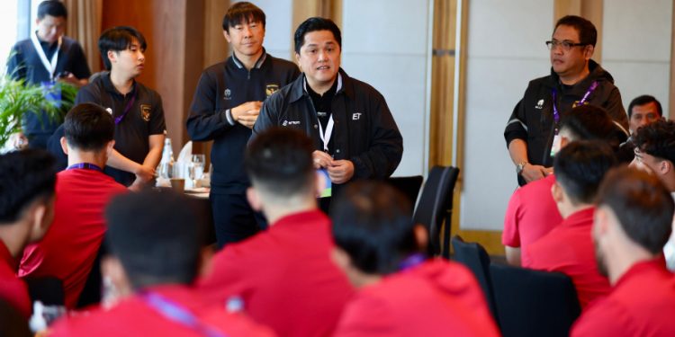 Kejar Deadline, Erick Thohir Upayakan Thom Haye dan Ragnar Main Lawan Vietnam