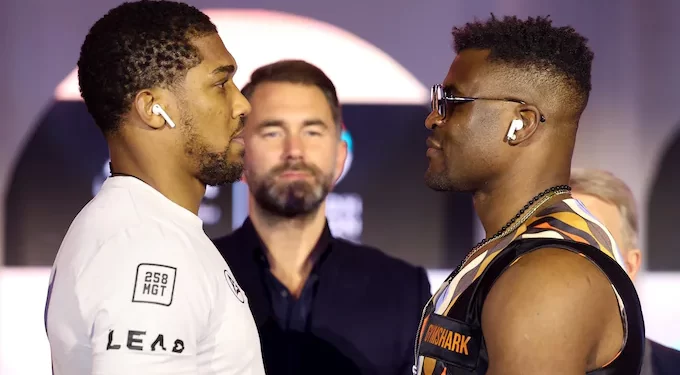 Francis Ngannou dan Anthony Joshua Sama-sama Yakin Menang KO