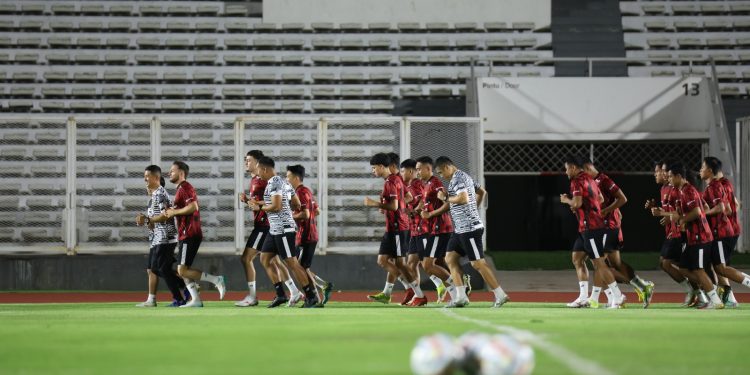 Shin Tae-yong Protes Terkait Kualitas Jersey Latihan Timnas Indonesia