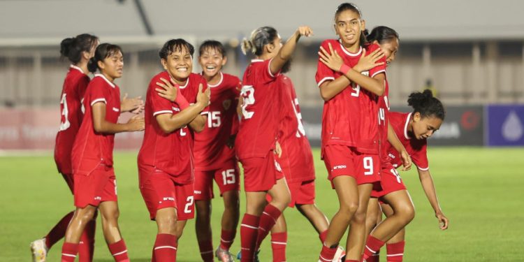 Garuda Pertiwi Hajar Singapura di Stadion Madya